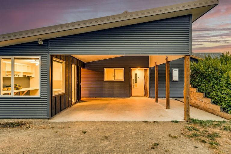 Photo of property in 7 Loburn Whiterock Road, Loburn, Rangiora, 7472