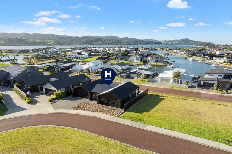 Photo of property in 6 Ian Hopper Way, Pauanui, 3579