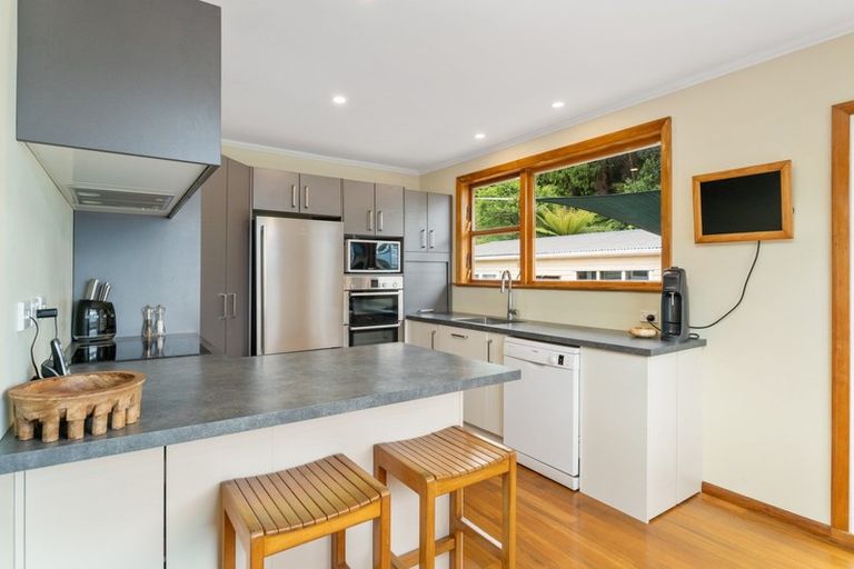 Photo of property in 14 Pinehaven Road, Pinehaven, Upper Hutt, 5019