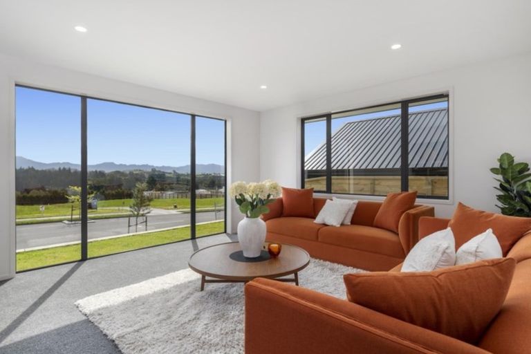 Photo of property in 1 Ridge Drive, Omokoroa, 3114