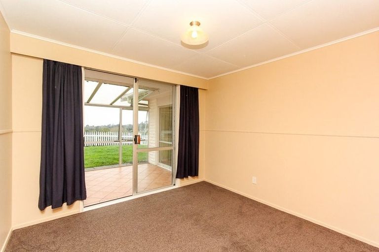 Photo of property in 114 Huatoki Street, Frankleigh Park, New Plymouth, 4310