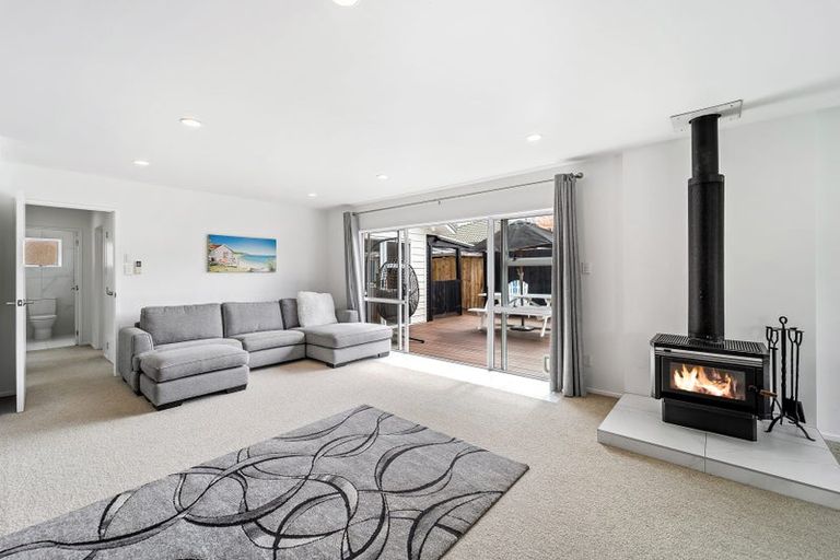 Photo of property in 31 Centreway Road, Orewa, 0931