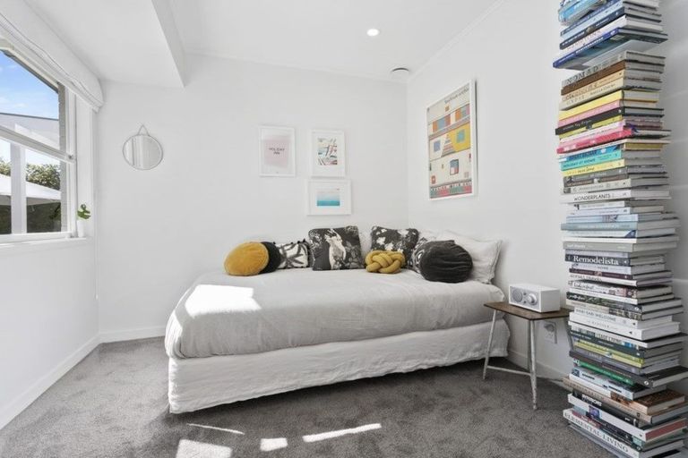 Photo of property in 38 Churchill Road, Murrays Bay, Auckland, 0630