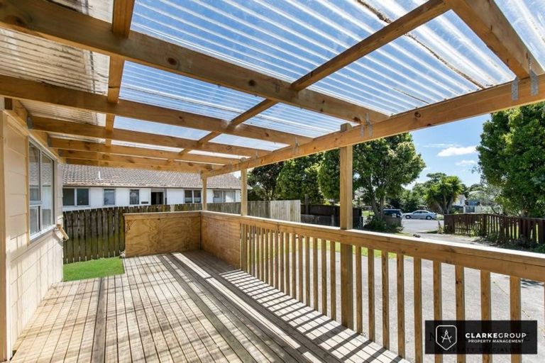 Photo of property in 1/10 Dorendia Place, Clendon Park, Auckland, 2103