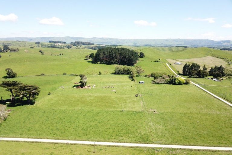 Photo of property in 21 Taylors Road, Mangatainoka, Woodville, 4999
