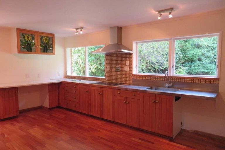 Photo of property in 91 Stratton Street, Normandale, Lower Hutt, 5010