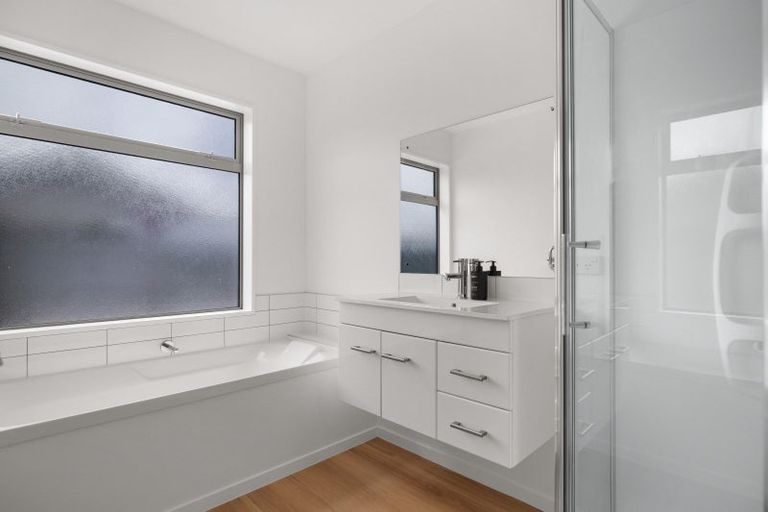 Photo of property in 5a Cone Peak Close, Lake Hayes, Queenstown, 9304