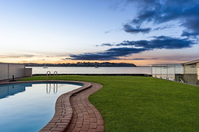 Photo of property in 6 Musick Point Road, Bucklands Beach, Auckland, 2012