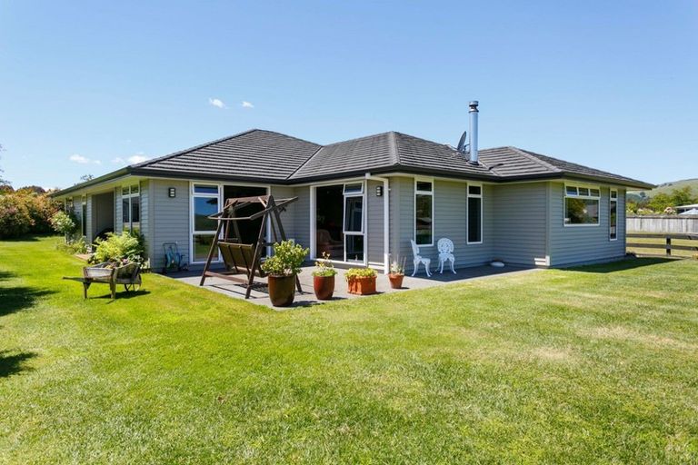Photo of property in 19 Montgomery Crescent, Kinloch, Taupo, 3377