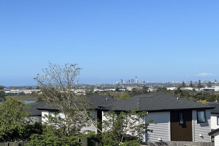 Photo of property in 71 Tirimoana Road, Te Atatu South, Auckland, 0602