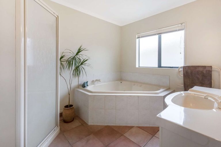 Photo of property in 50 Diomede Glade, Flagstaff, Hamilton, 3210