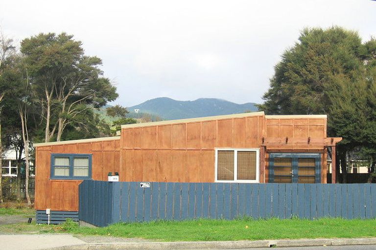 Photo of property in 98 Arawhata Road, Paraparaumu, 5032