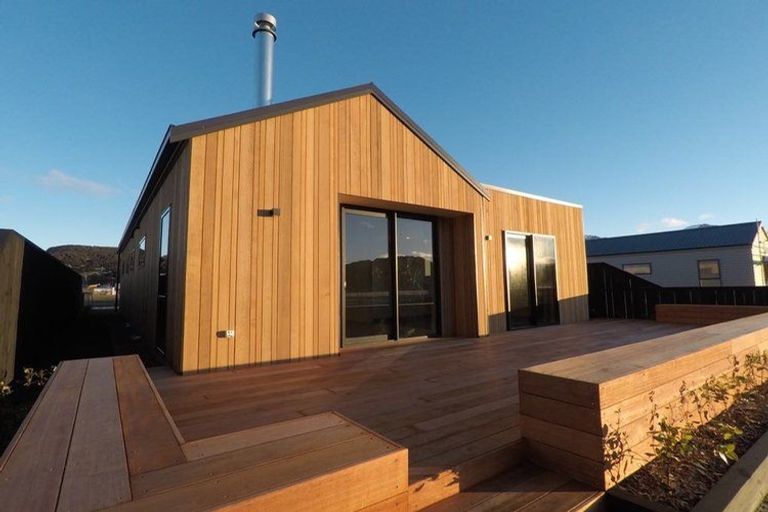 Photo of property in 15 Mount Creighton Crescent, Wanaka, 9305