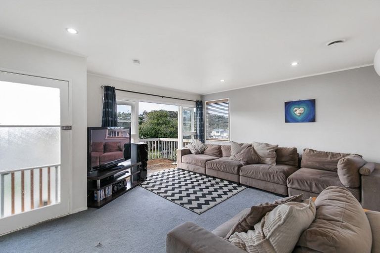 Photo of property in 60 Lauderdale Road, Birkdale, Auckland, 0626