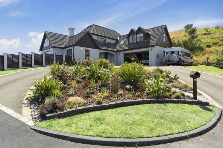 Photo of property in 3 Kilkelly Close, Tawa, Wellington, 5028