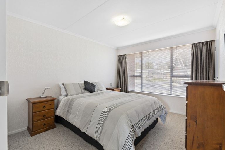 Photo of property in 6 Humphries Place, Awapuni, Palmerston North, 4412