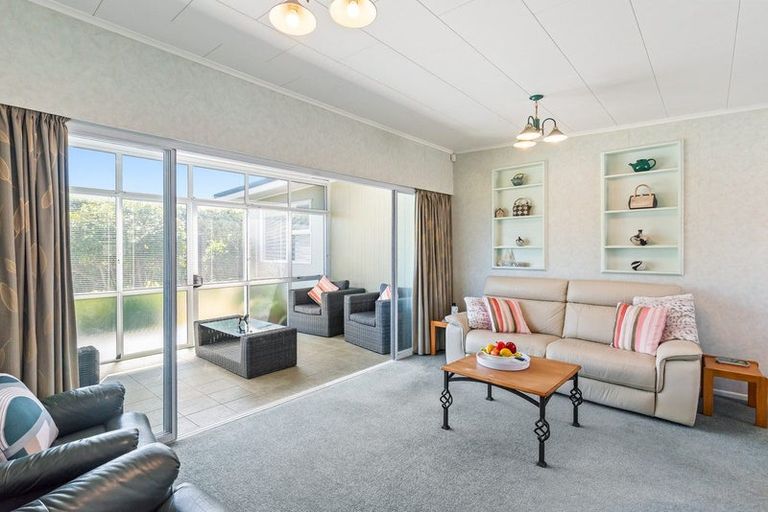 Photo of property in 5 Eruini Street, Waikanae Beach, Waikanae, 5036