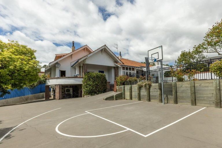 Photo of property in 60 Milton Road, Bluff Hill, Napier, 4110