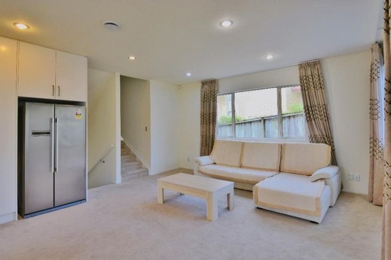 Photo of property in 16 Loughros Place, Pinehill, Auckland, 0632