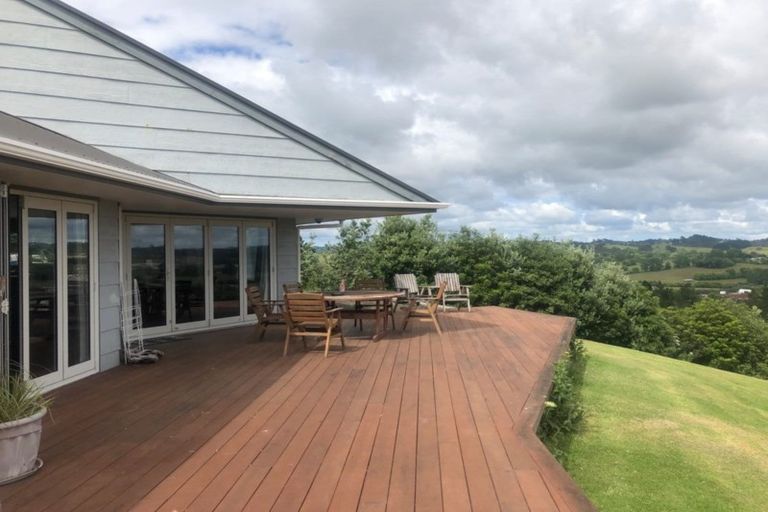 Photo of property in 2118 East Coast Road, Stillwater, Silverdale, 0993