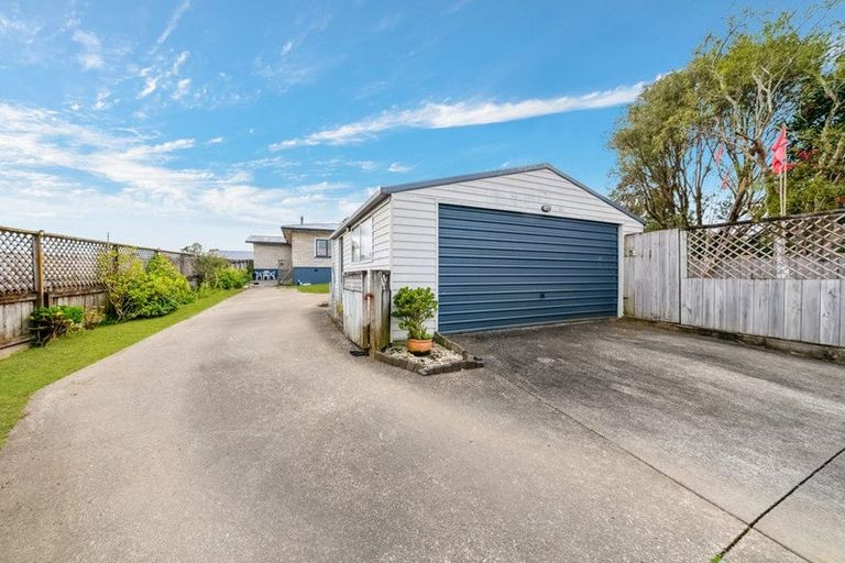 Photo of property in 16 Waterview Road West, Stanley Point, Takanini, 0624