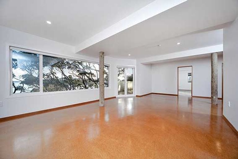 Photo of property in 74 Queen Street, Northcote Point, Auckland, 0627