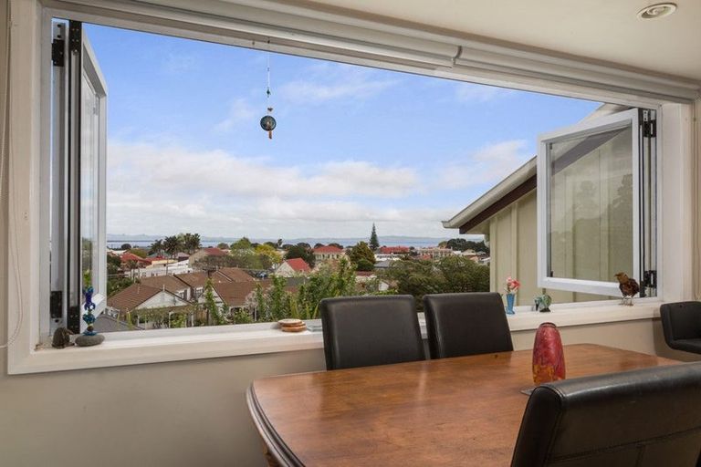 Photo of property in 100 Broad Street, Thames, 3500