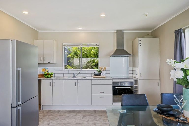 Photo of property in 23a Brooker Grove, Newlands, Wellington, 6037