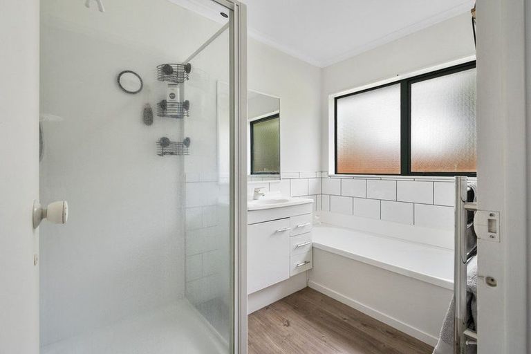 Photo of property in 71 Hillcrest Drive, Kelvin Grove, Palmerston North, 4414