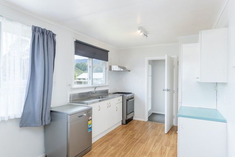 Photo of property in 54 Speargrass Grove, Timberlea, Upper Hutt, 5018