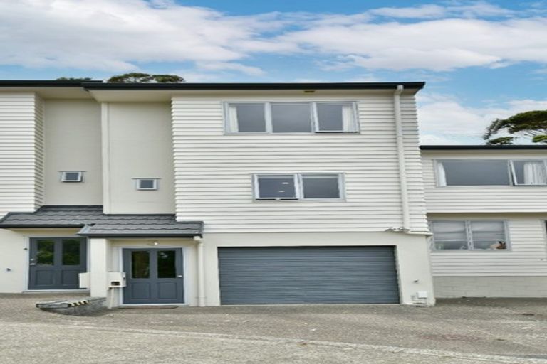Photo of property in 3/22 Northcross Drive, Oteha, Auckland, 0632