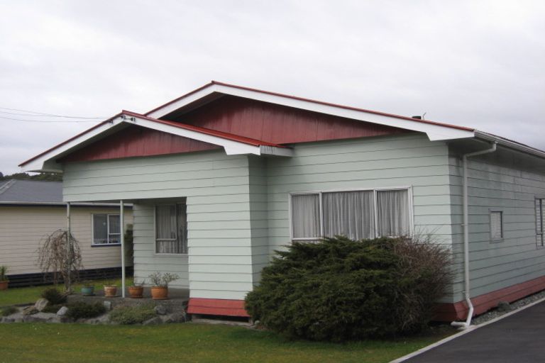 Photo of property in 17 Carroll Street, Runanga, 7803