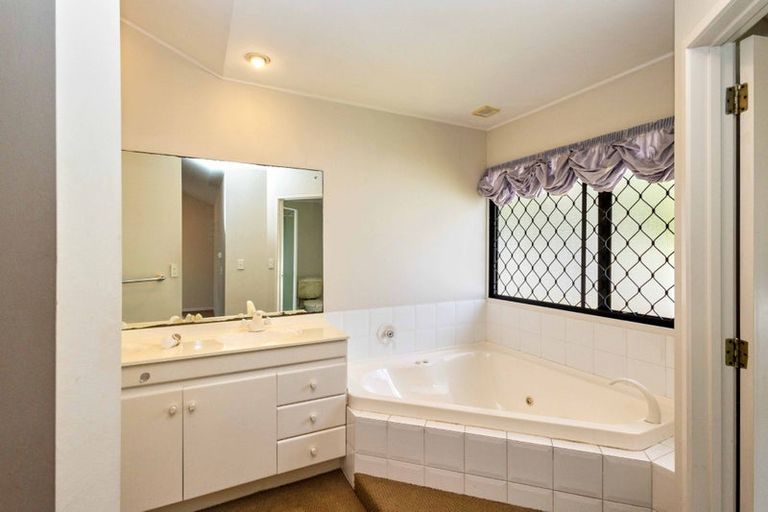 Photo of property in 20 Gillard Place, Eastern Beach, Auckland, 2012