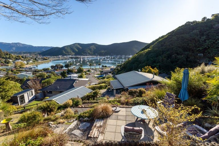 Photo of property in 7 Arthur Crescent, Waikawa, Picton, 7220