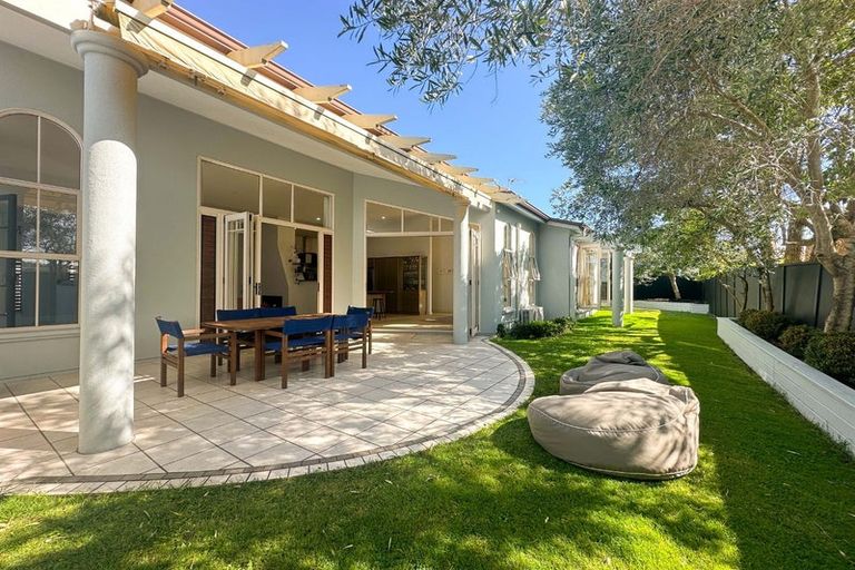 Photo of property in 1/12 Rodney Road, Northcote Point, Auckland, 0627