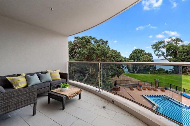 Photo of property in 2d/5 The Promenade, Takapuna, Auckland, 0622