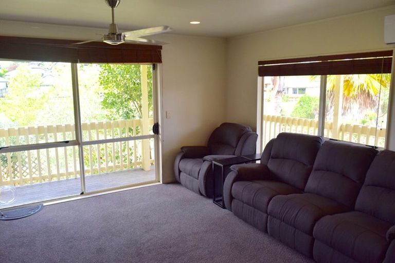 Photo of property in 2/45 Charlotte Street, Stanmore Bay, Whangaparaoa, 0932