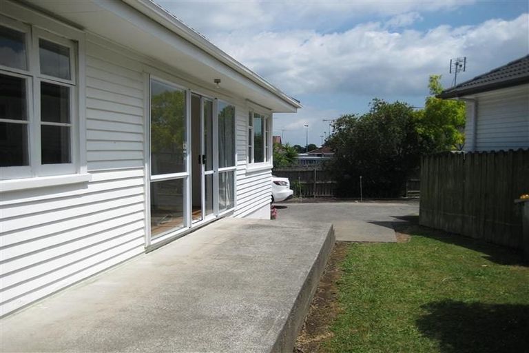 Photo of property in 2/66 Wellington Street, Howick, Auckland, 2014