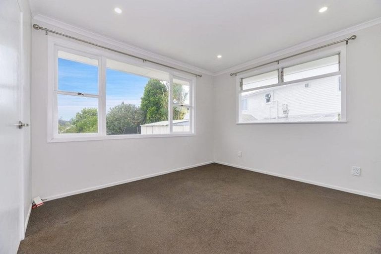 Photo of property in 11 Harrington Road, Henderson, Auckland, 0610