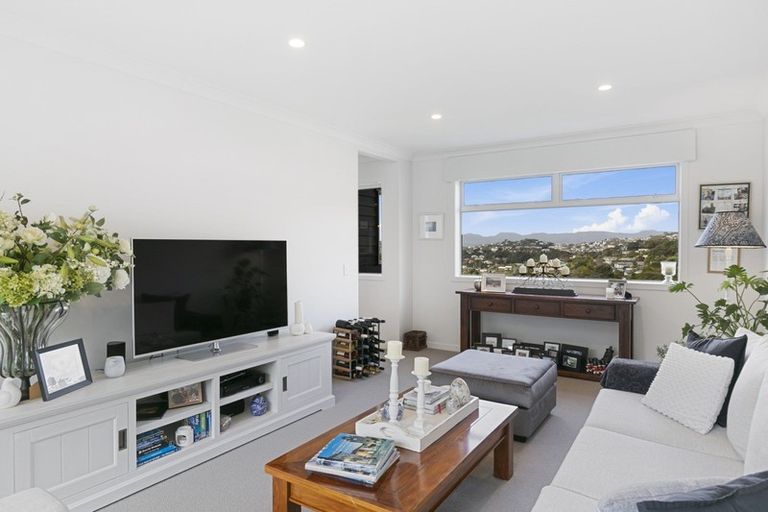 Photo of property in 98 Silverstream Road, Crofton Downs, Wellington, 6035