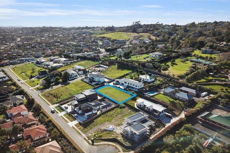 Photo of property in 22 Roxborough Place, East Tamaki Heights, Auckland, 2016