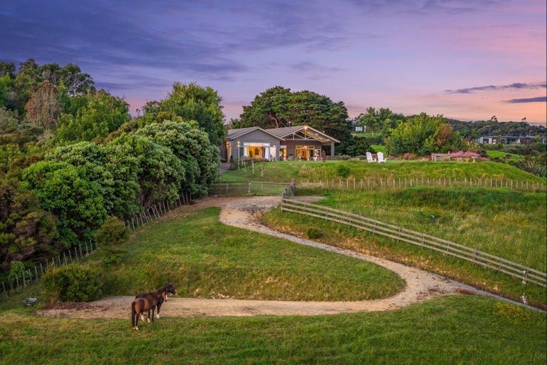Photo of property in 893 Takatu Road, Tawharanui Peninsula, Warkworth, 0986