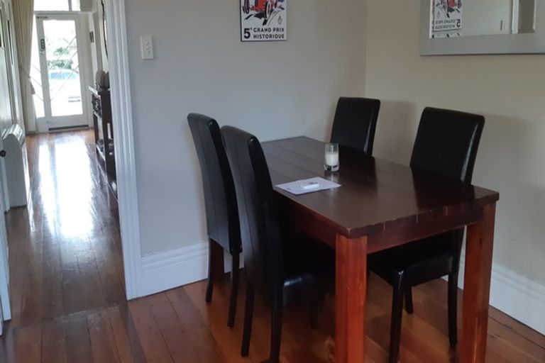 Photo of property in 62 Strasbourge Street, Martinborough, 5711