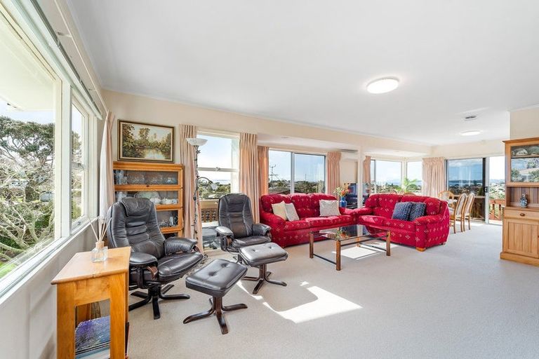 Photo of property in 10 Fairway Avenue, Red Beach, 0932