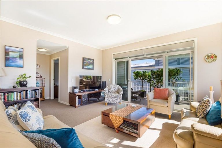 Photo of property in 33 Parkside Drive, Orewa, 0931