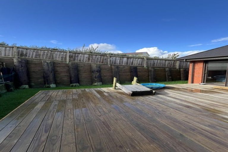 Photo of property in 19 Pouate Way, Waiuku, 2123