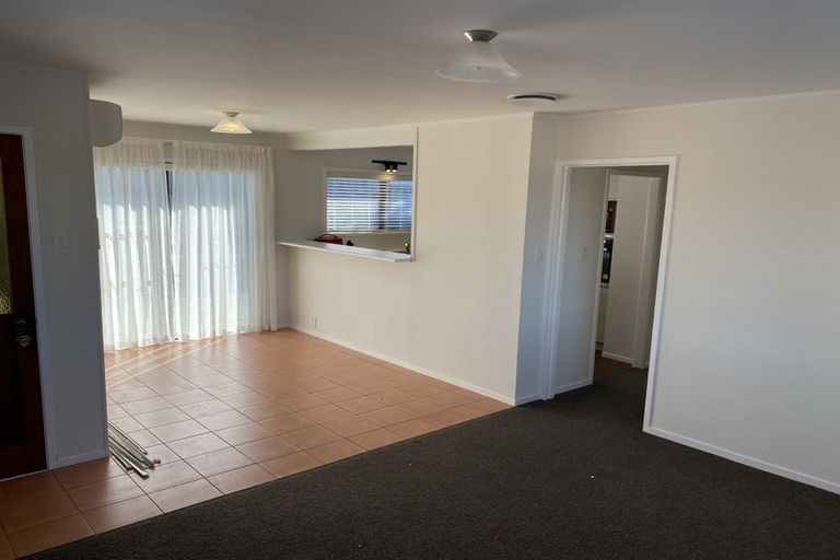 Photo of property in 1/19 Marcel Place, Glenfield, Auckland, 0629