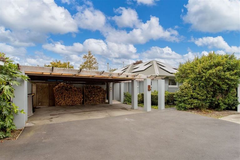 Photo of property in 17 Joyce Crescent, Ilam, Christchurch, 8041