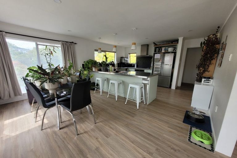 Photo of property in 6 Pioneer Grove, Silverstream, Upper Hutt, 5019