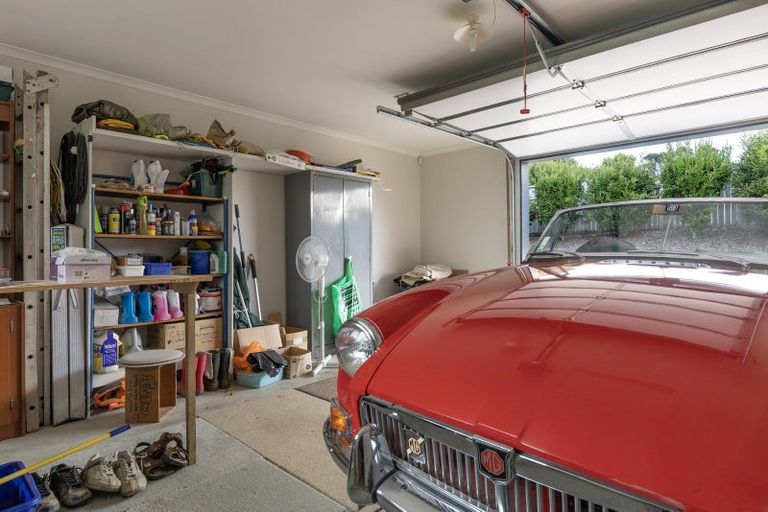 Photo of property in 15 Gavinike Place, Waimauku, 0812